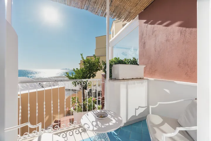 Chambre avec vue partielle sur la mer-13