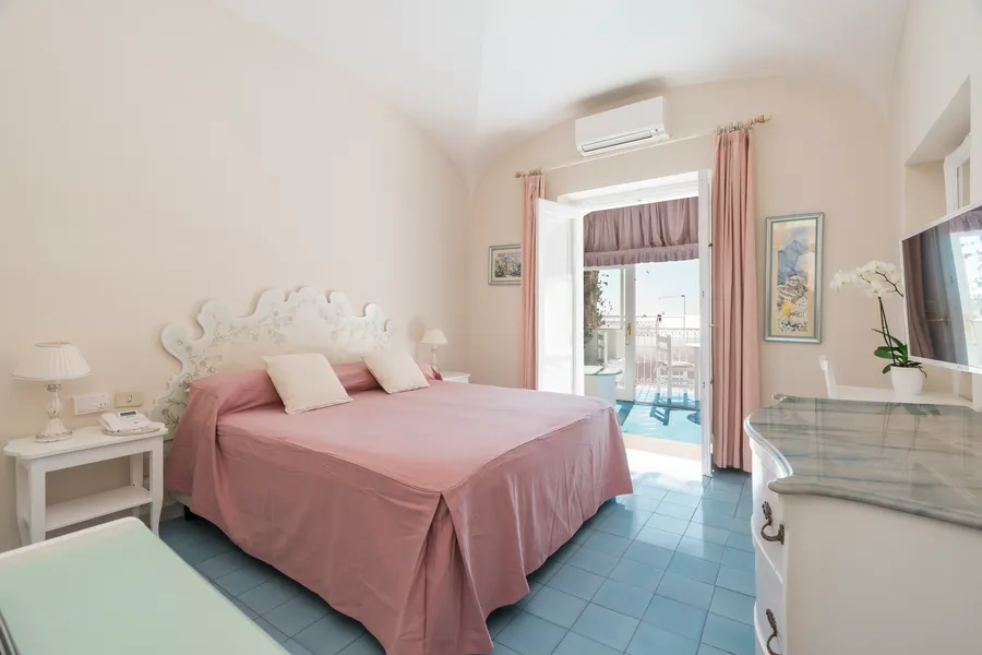 Chambre avec vue partielle sur la mer